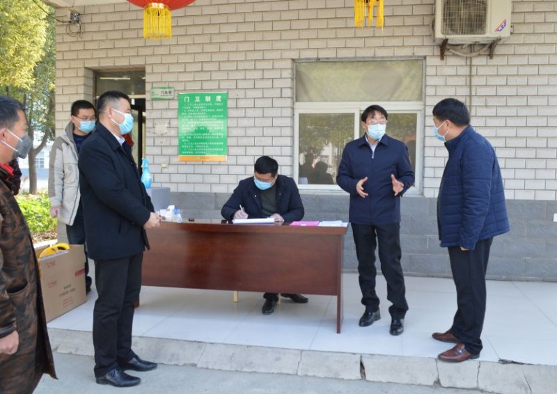 颍州区委书记张华（huá）久、镇委书记（jì）徐立等一行莅（lì）临我公司检查指导疫情防控和（hé）复工复产工作！